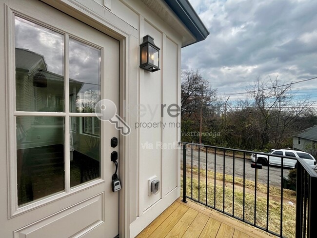 Photo - 3571 Crompton St