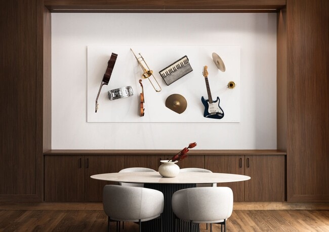 Photo - akin Tennyson