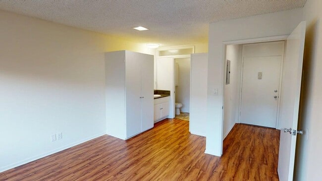 Photo - Wilshire Regency Apts.