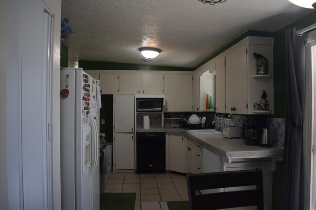 Photo - 1454 E 800 N