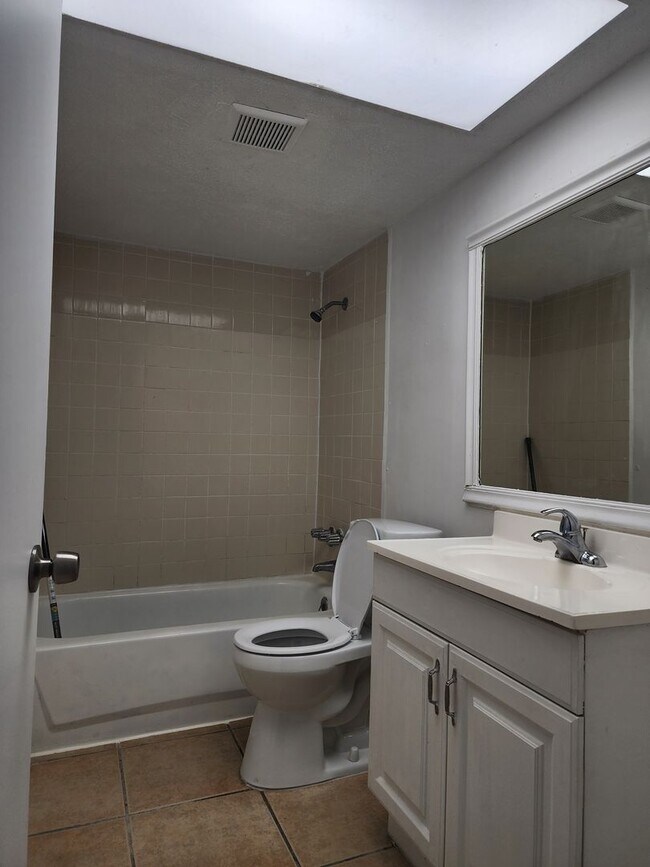 Photo - 1 Bedroom / 1 Bathroom Apartment Home ** SPECIAL ** Unit 1140-219