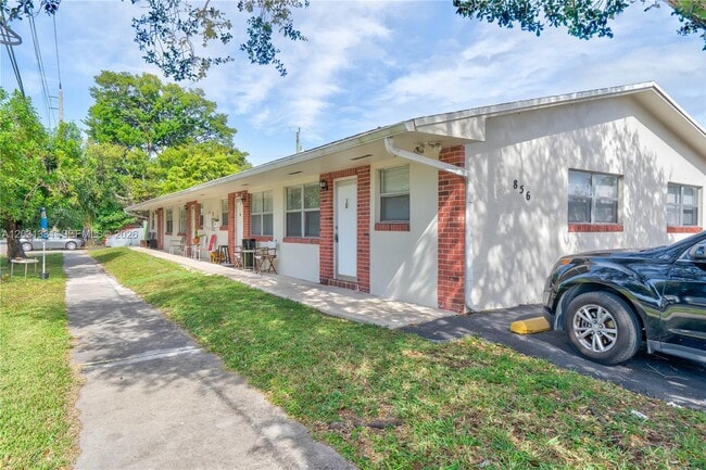 Photo - 856 SW 10th St Unit 1