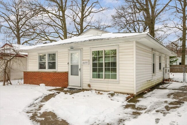 Photo - 26435 Tawas St