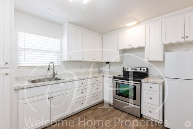 Building Photo - 116 SW 6th St Unit 116 SW 6th St,  2 Rental