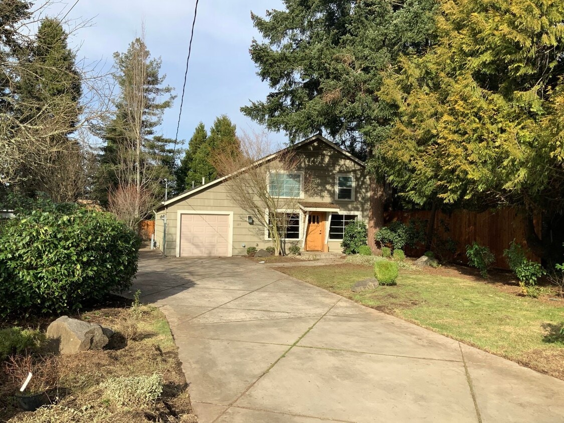 A Must See! 4 Bedroom House in North Eugene - A Must See! 4 Bedroom House in North Eugene