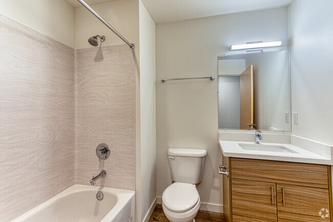 2BR, 2BA - 740SF