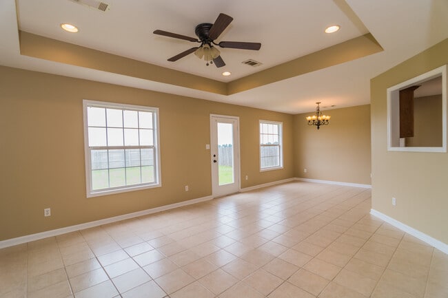 Photo - 3 Bedroom, 2 Bath Home in Valley View with Privacy Fenced in Backyard! June move in!!