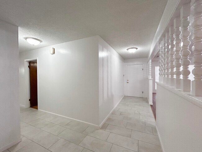 Photo - 412 Longshadow Rd