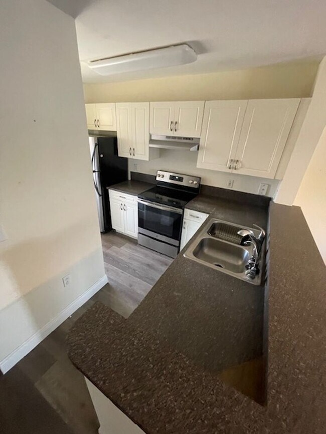 Photo - Palm Lakes Condo