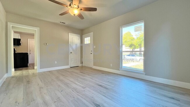 Photo - Charming 2/1 in Fort Worth For Rent!
