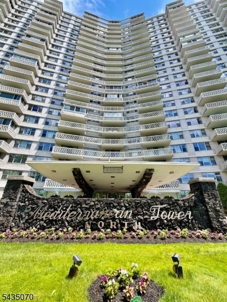 Building Photo - 2100 Linwood Ave Unit 4P