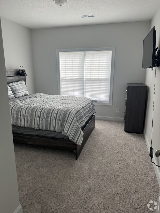 Building Photo - 1876 Olde Towne Pointe Blvd Rental
