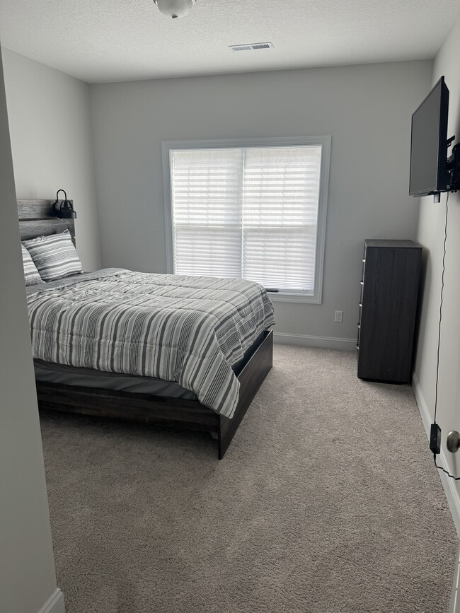 $750 - 1876 Olde Towne Pointe Blvd House