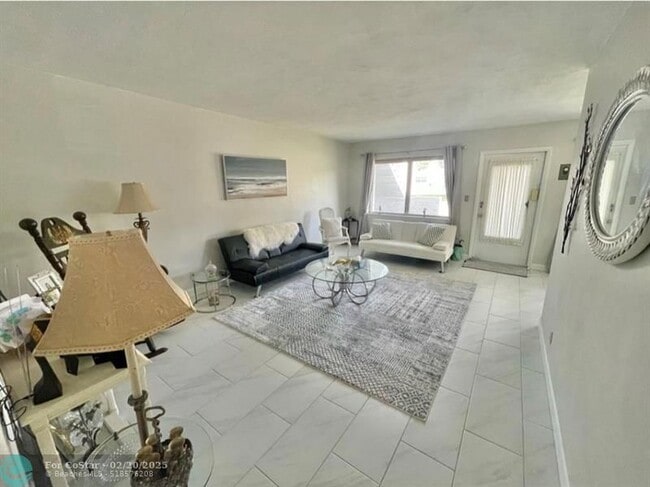 Photo - 1920 NE 51st Ct Unidad 101