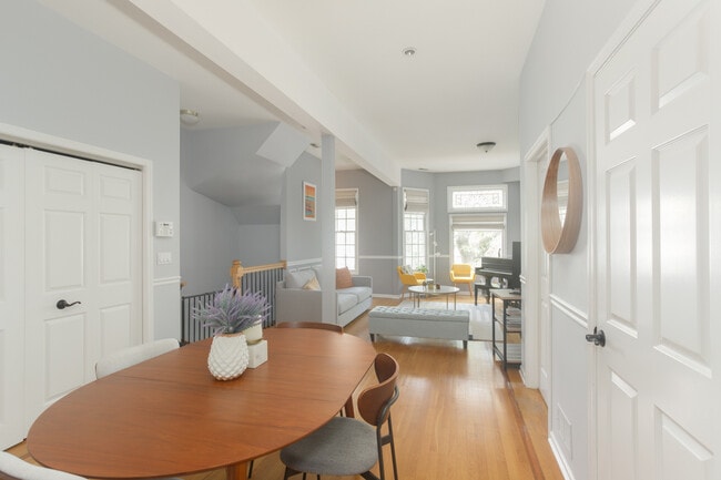 Photo - 1425 W Henderson St Unit 2