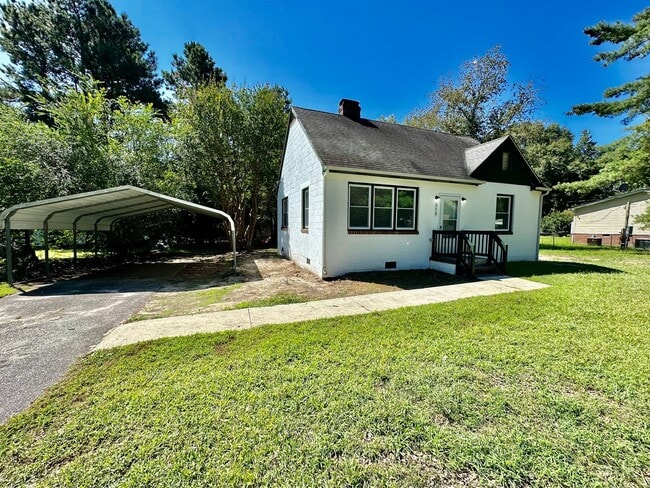 Building Photo - Newly Renovated 2 Bedroom 1 Bathroom Home