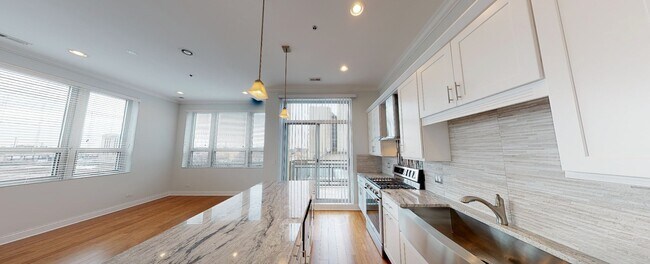 Building Photo - 847 S Wells St