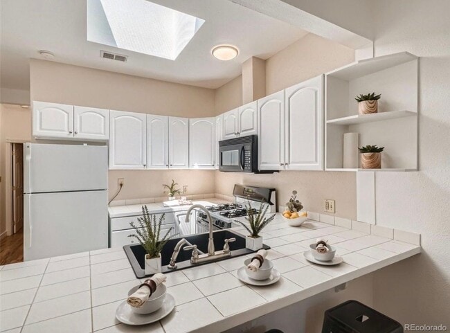 Photo - 3437 Mariposa St