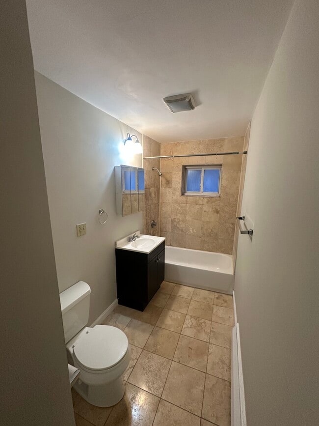 Photo - 69 Chiswick Rd Unit 3