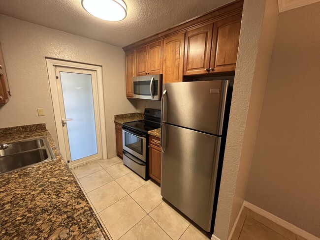 Photo - 2020 NE 56th St Unidad 208