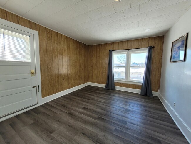 Photo - 202 W State St