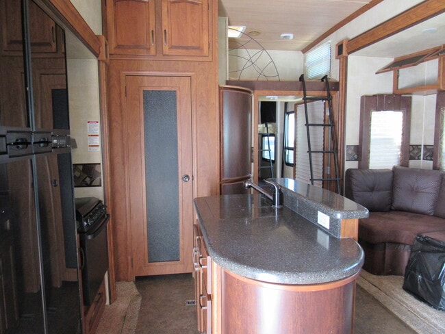 218 W Carson St Unit Trailer11
