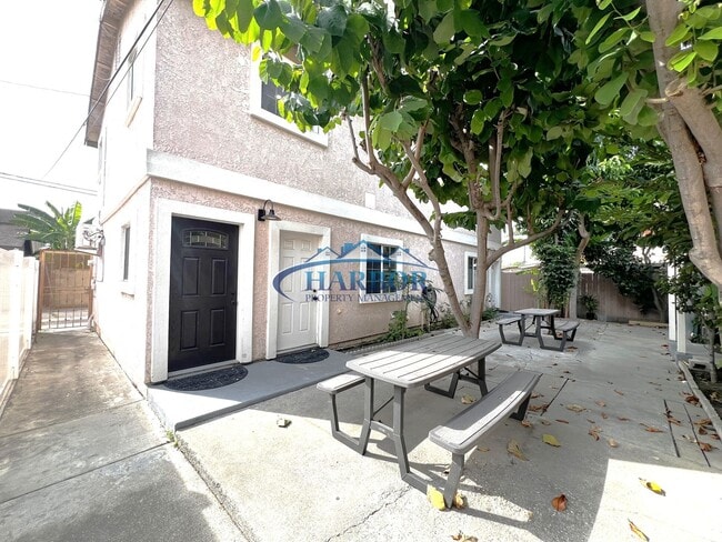 Charming Downey Duplex with Upgrades and Two-Car Garage - Charming Downey Duplex with Upgrades and Two-Car Garage