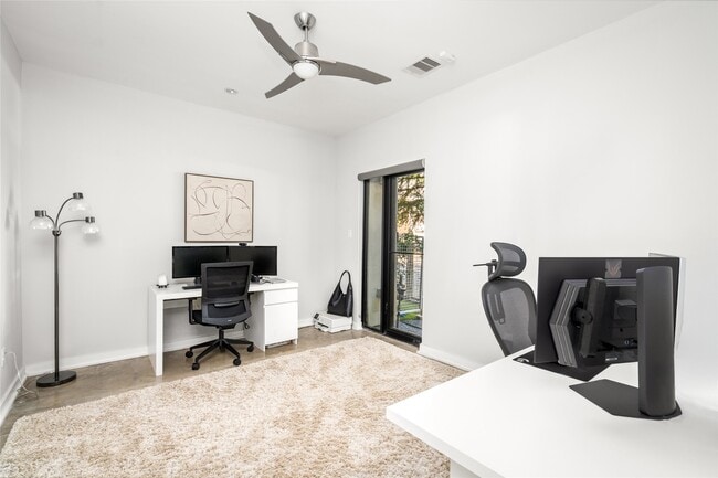 Photo - 2202 Whitney St