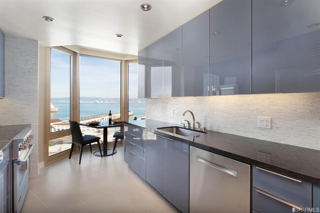 Photo - 88 King St Unit #921