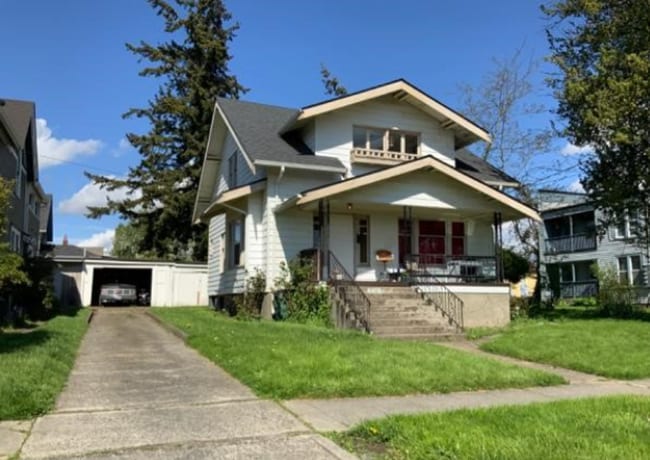 Building Photo - Spacious 4 Bedroom Home in the Lettered Streets Neighborhood!