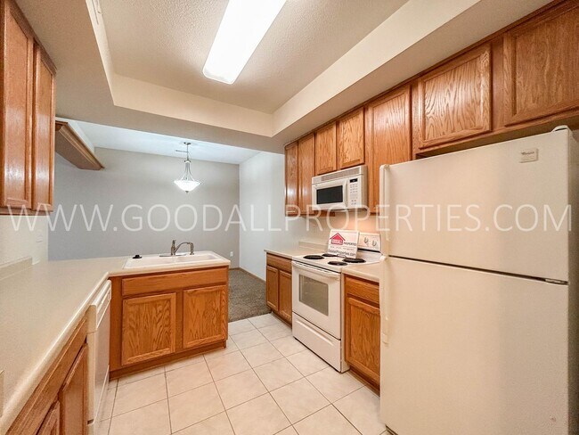 Photo - Wonderful 2 Bedroom, 2.5 bath Townhome in ...