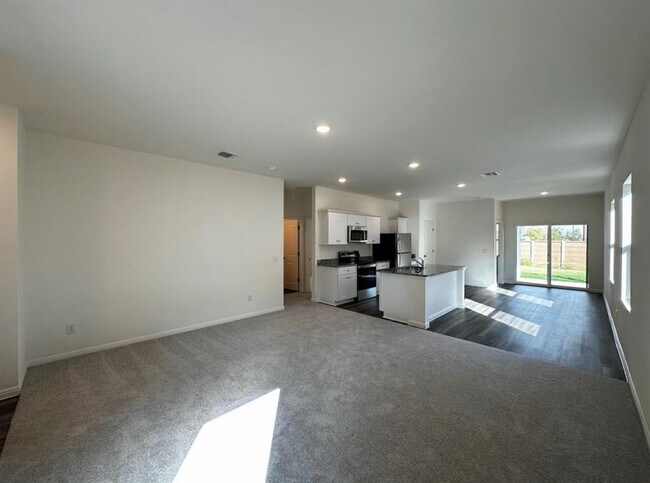 Photo - 16116 Viburnum Dr