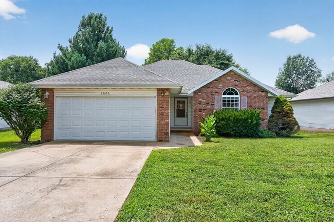 Building Photo - Spacious 4-Bedroom Home with Huge Backyard in Ozark!