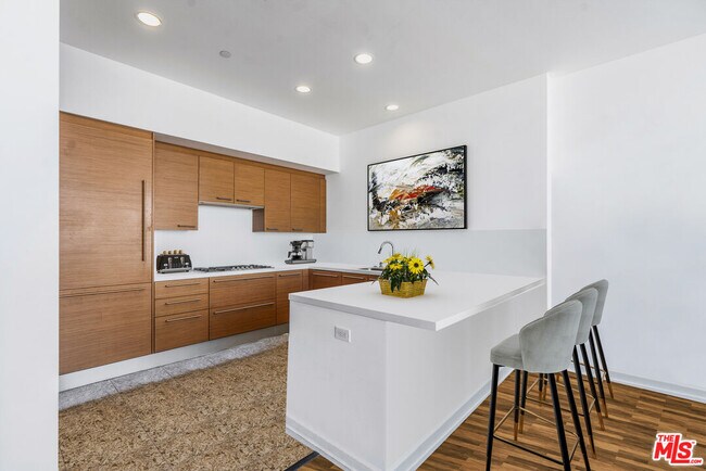 Photo - 900 W Olympic Blvd Unidad 32D