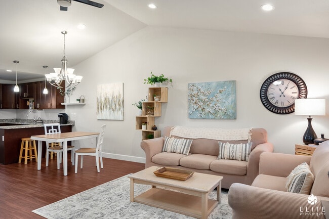 Photo - 920 W Wilder Ave