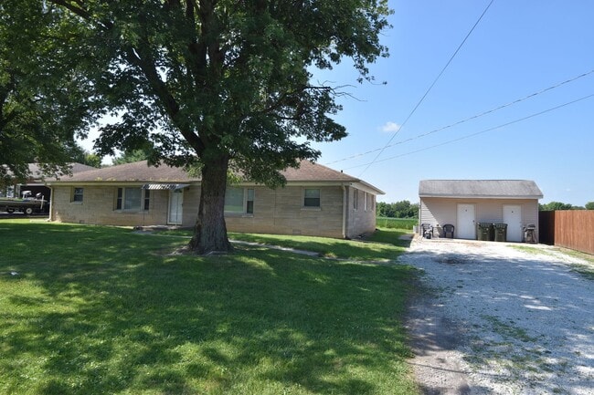 Building Photo - 480 N Main St Rental