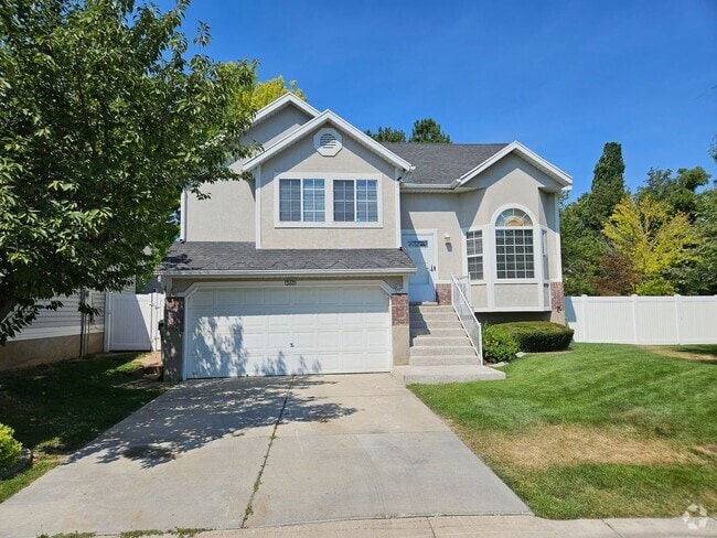 Building Photo - Beautiful 3 Bedroom/2.5 Bathroom in Midvale Rental