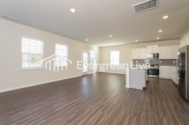 Photo - 5615 Hydrangea St