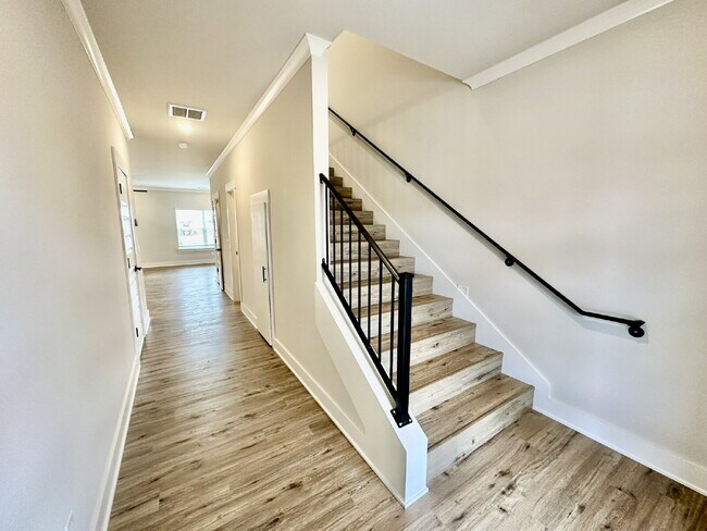 Photo - 2805 SW Hampshire Ave