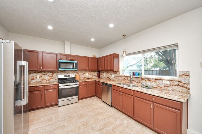 Photo - 1250 Manchester Cir