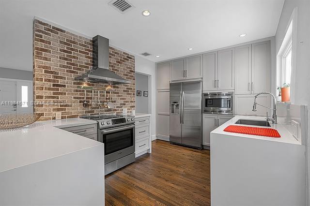 Building Photo - 5850 SW 47th St