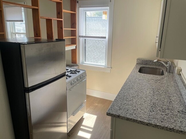 Photo - 145 Main St Unidad 2