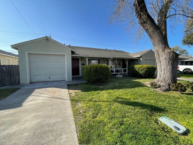 Building Photo - 1815-1817 Madrone Avenue Unit 1815