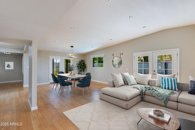 Photo - 3707 E Laurel Ln