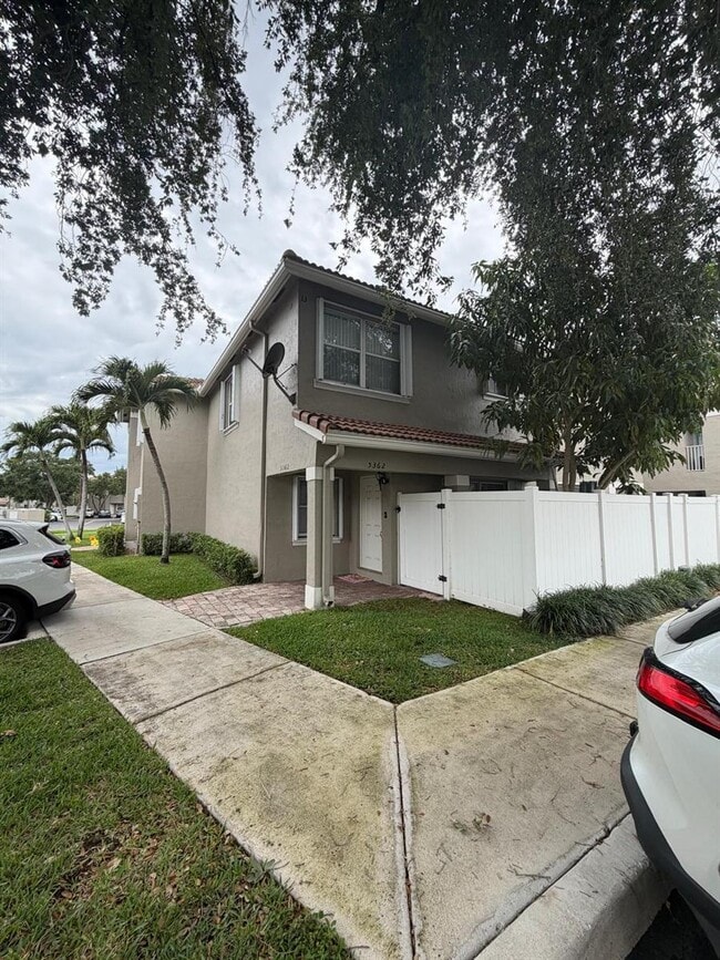 5362 SW 125th Ave