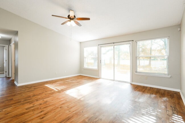 Photo - 313 Johns Glen Dr
