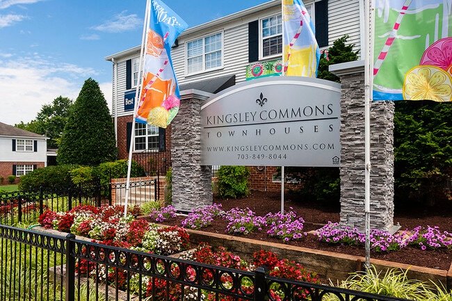 Kingsley Commons Townhouses Letrero de entrada - Kingsley Commons Townhouses