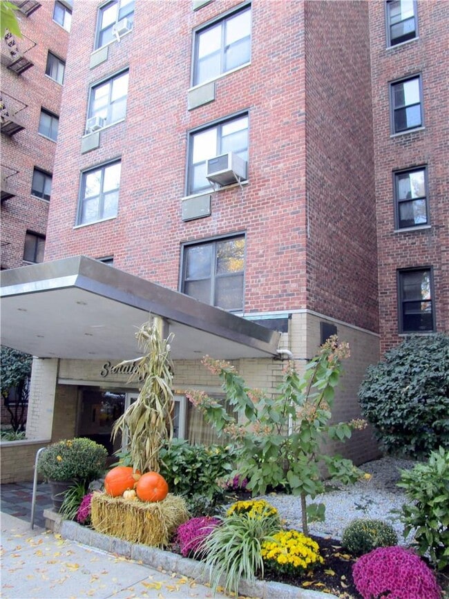 Building Photo - 4315 Webster Ave Unit 5F Rental