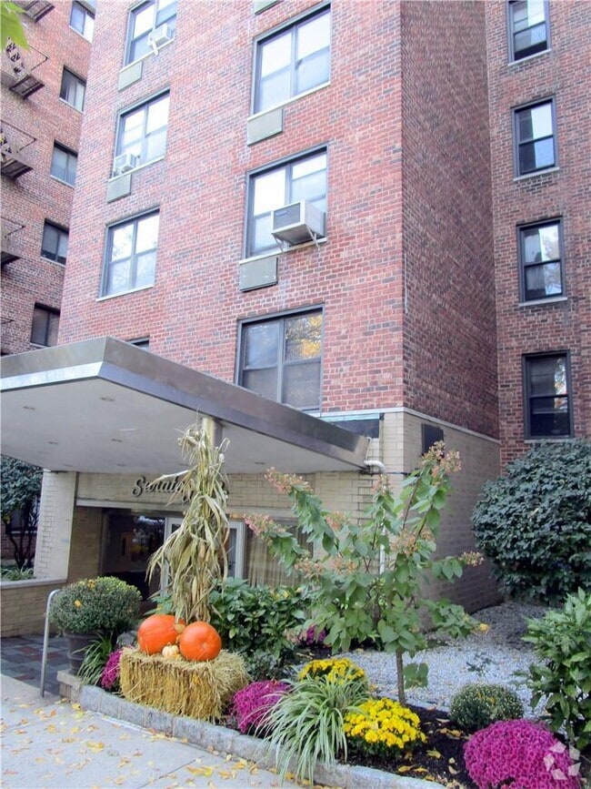Building Photo - 4315 Webster Ave Unit 5F Rental