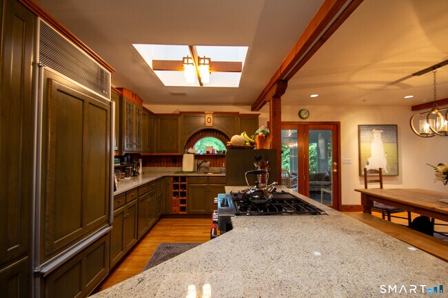 4 Chimney Point Rd